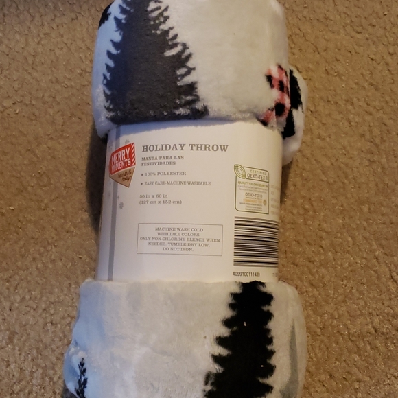 Merry Moments Holiday Throw - Picture 3 of 3